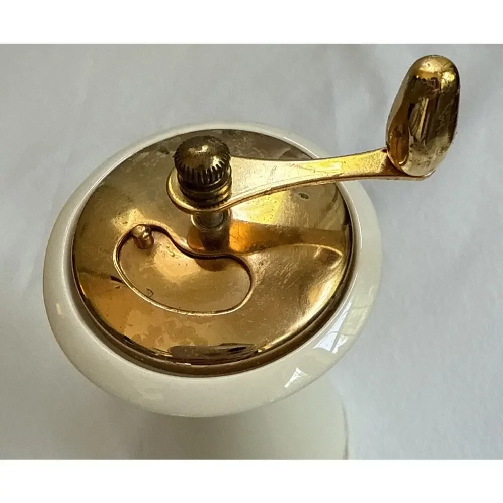 Lenox GOLDEN WREATH design Pepper Mill. In Working Condition. Vintage